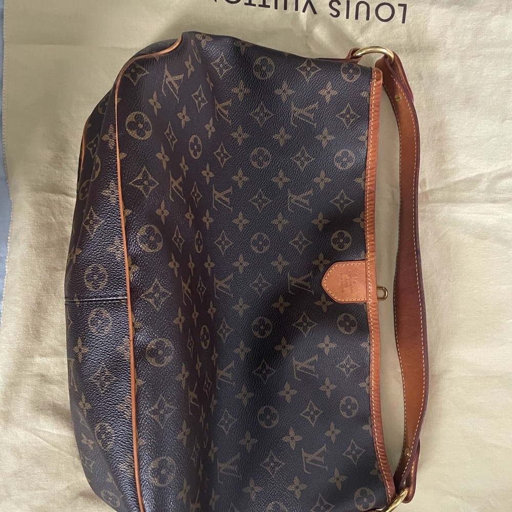 Used Delightful LV bag .  In excellent condition.